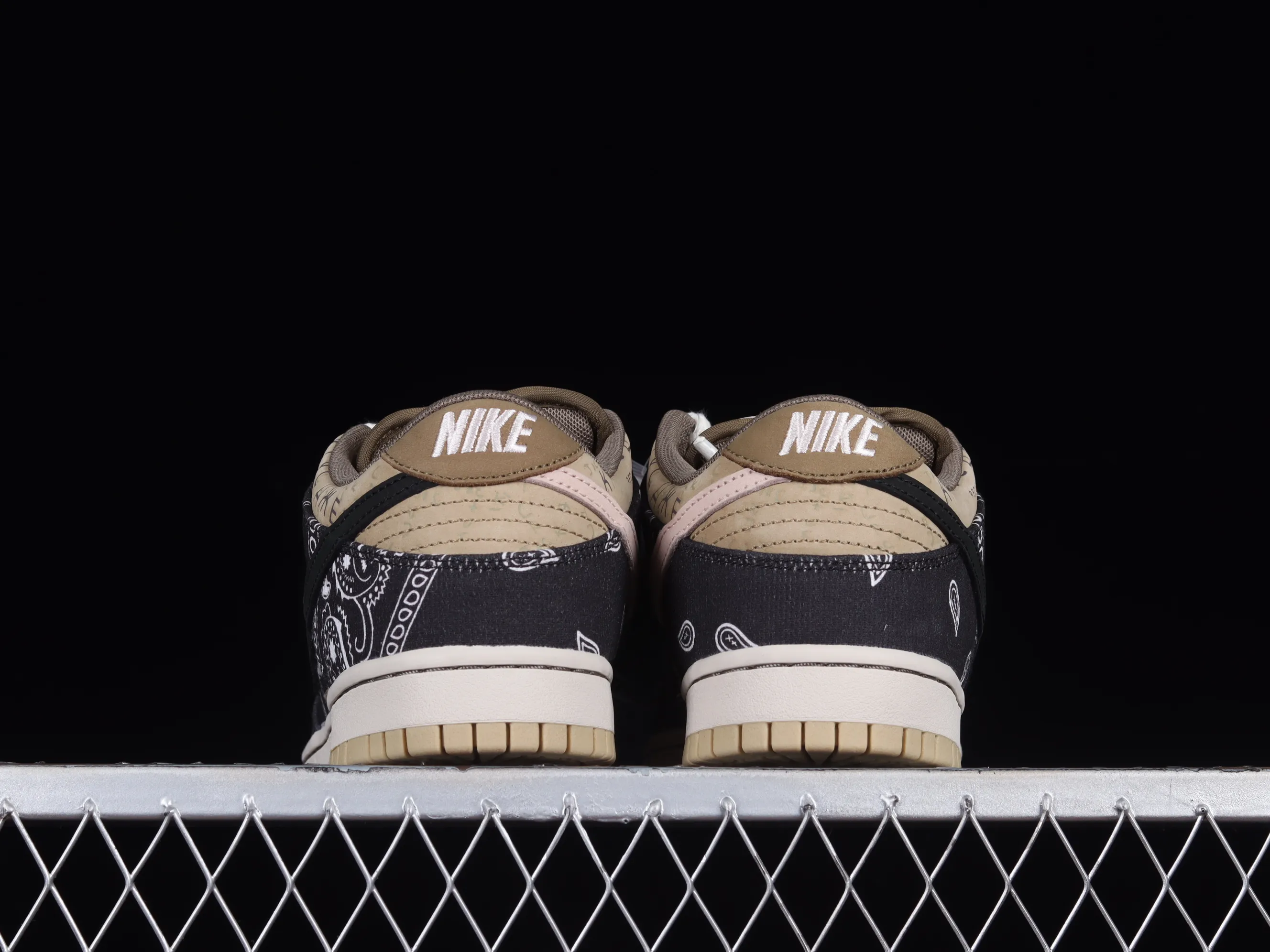 All categories Nk SB Dunk series Nk SB Dunk Low low-top sneakers M version Travis Scott x Nk SB Dunk joint sneakers Cashew fruit SB low-top casual sports skateboard shoes CT5053-001